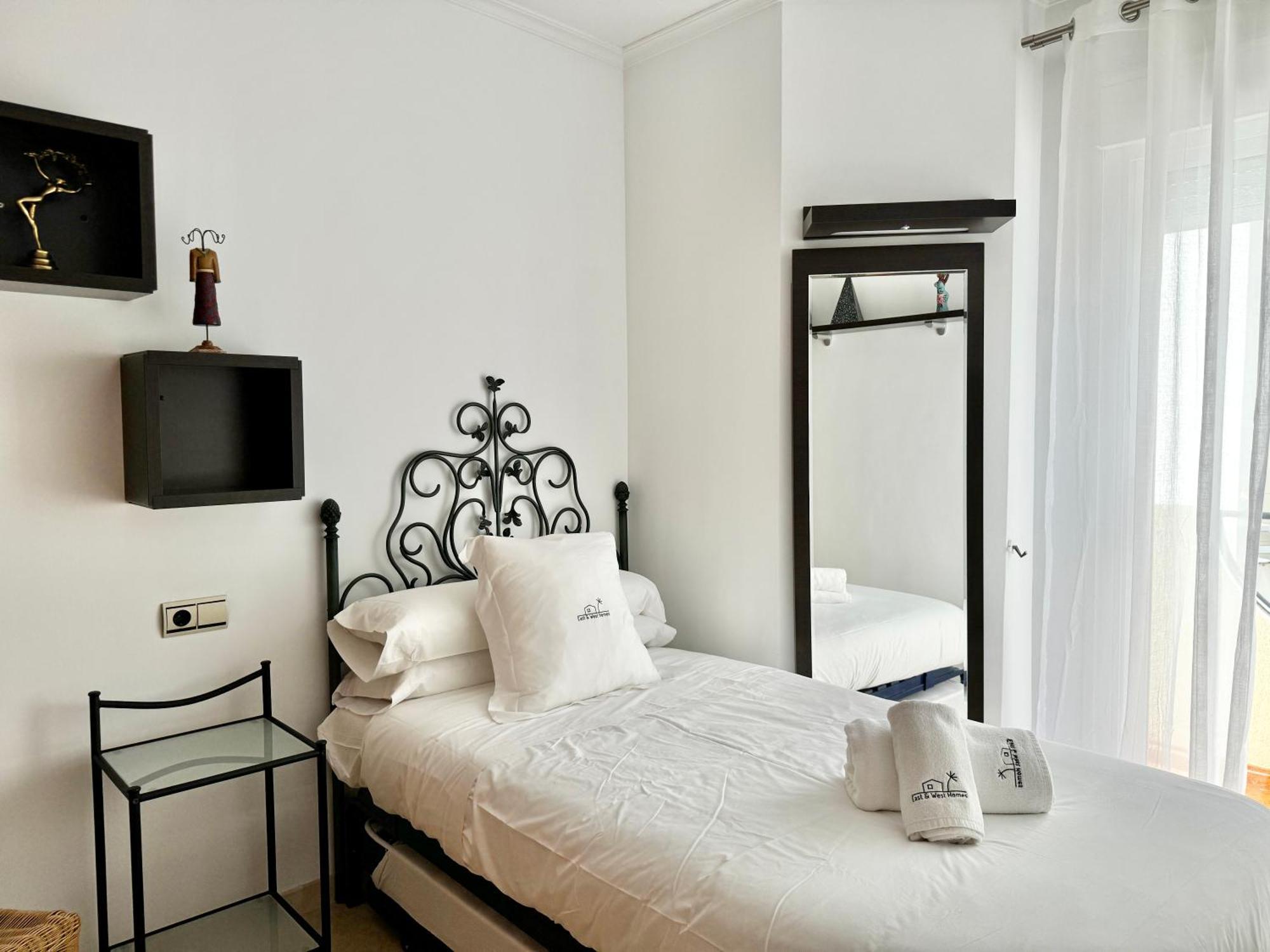 El Arenal Townhouse By The With Swimming Pool Ii- Eaw Homes Holiday home *