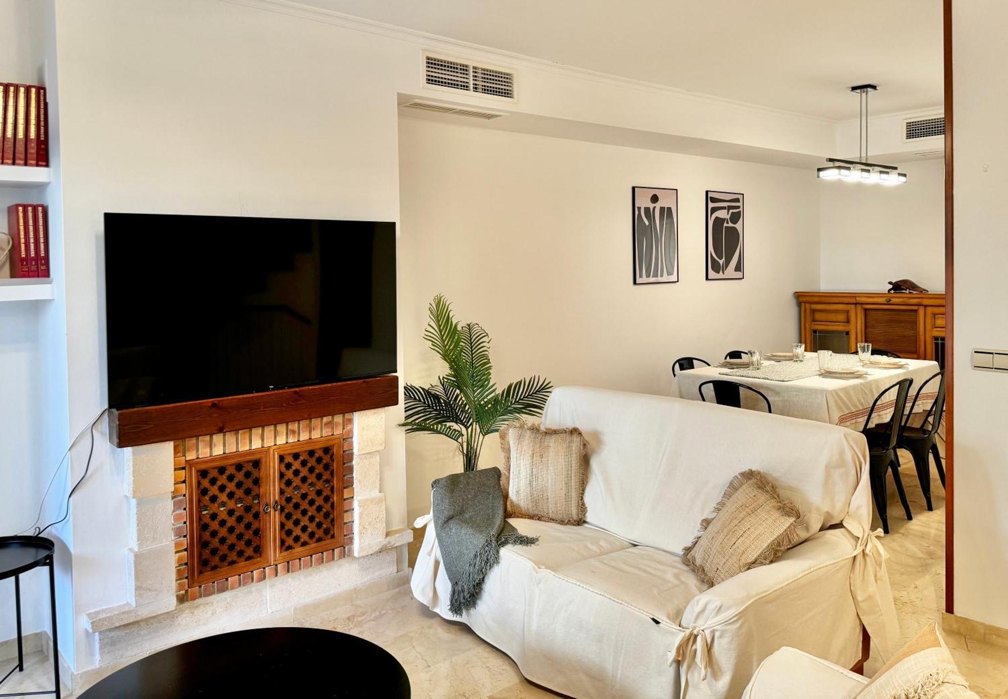 El Arenal Townhouse By The With Swimming Pool Ii- Eaw Homes